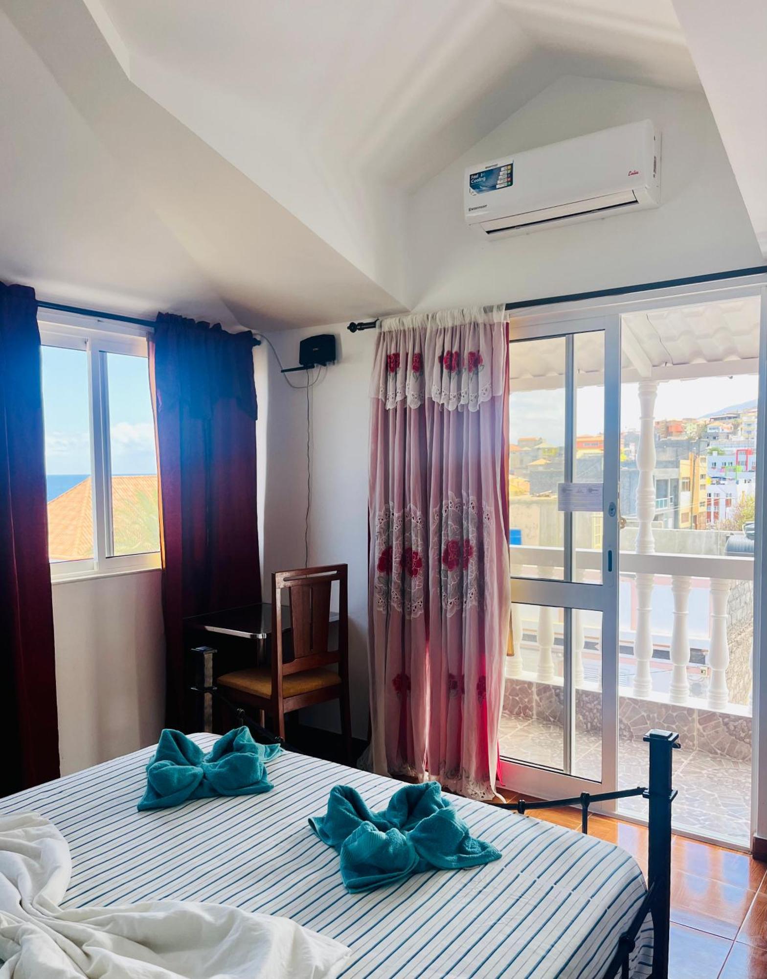 Casa Bb&Djassi Hotel Понта до Сол Екстериор снимка